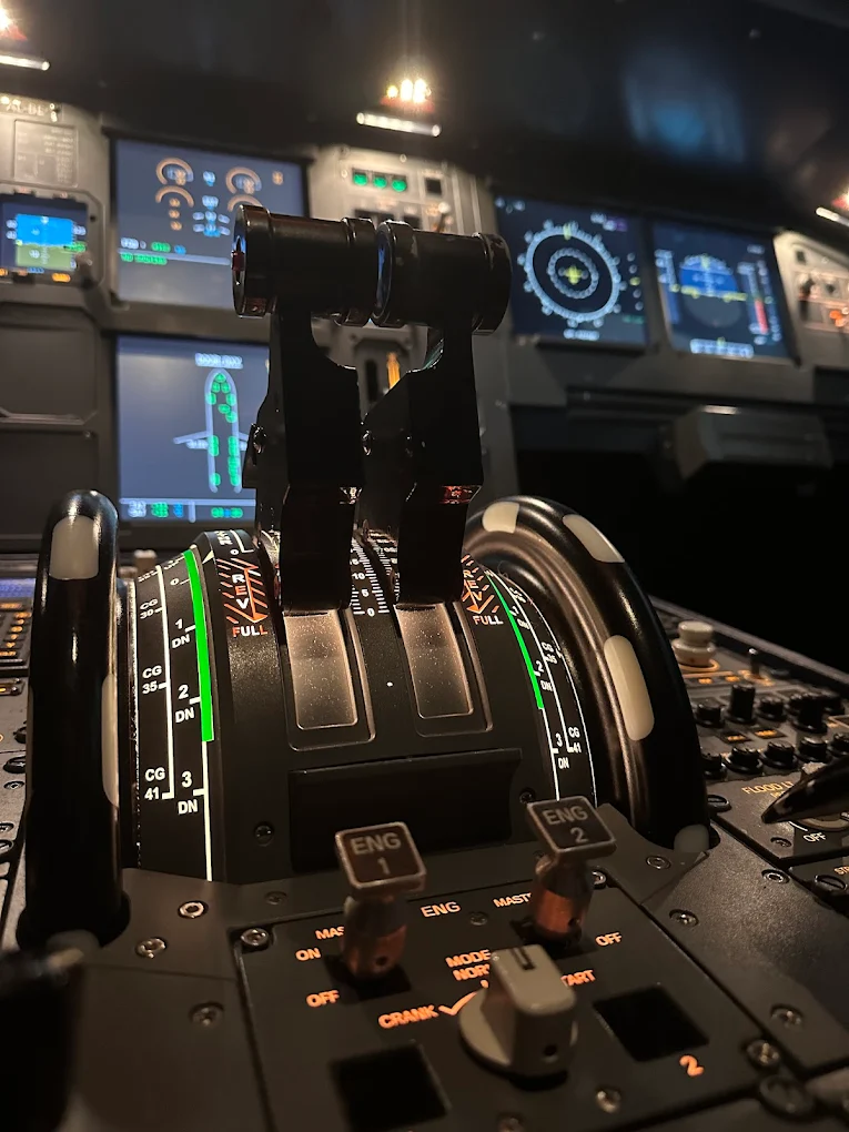 FlySim-NG Valencia Boeing 737 & Airbus A320 Flight Simulators in Manises-6