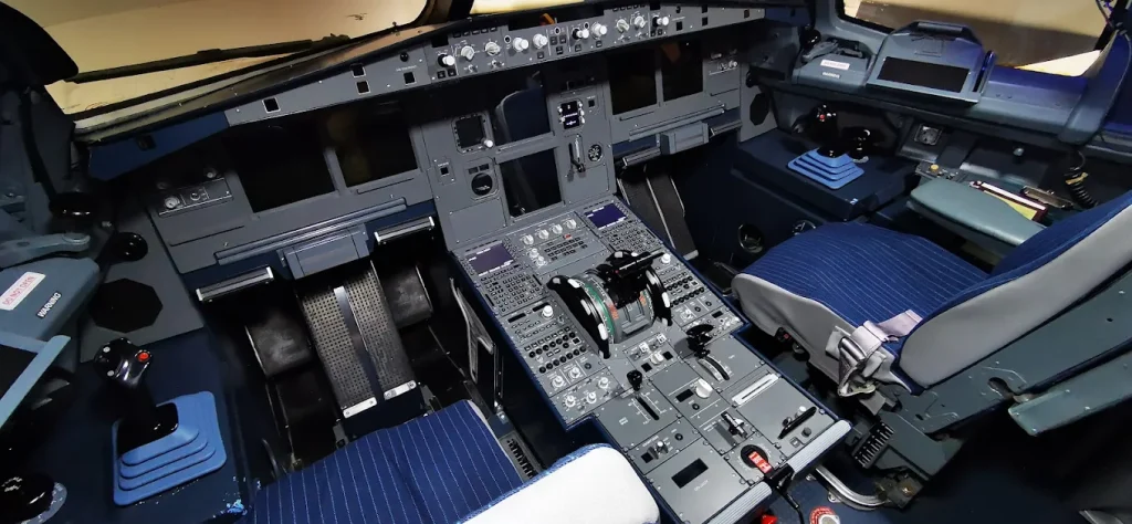 FlySim-NG Valencia Boeing 737 & Airbus A320 Flight Simulators in Manises-7
