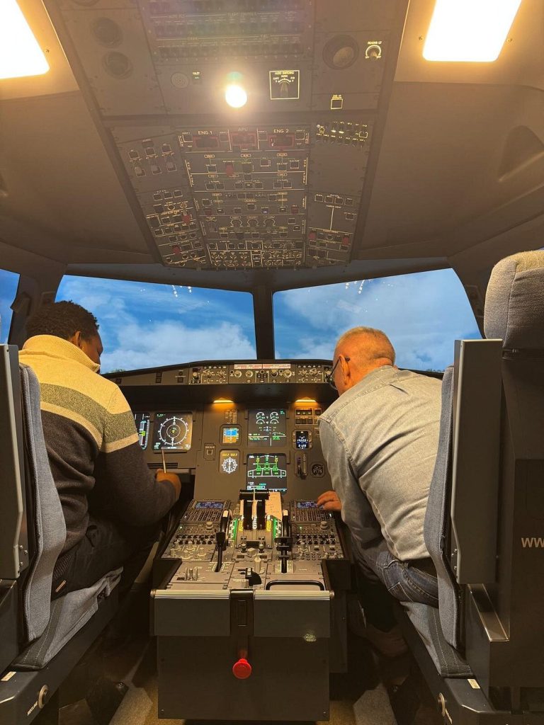 HeronFly Seville Airbus A320 Flight Simulator Experience in Nervión-6