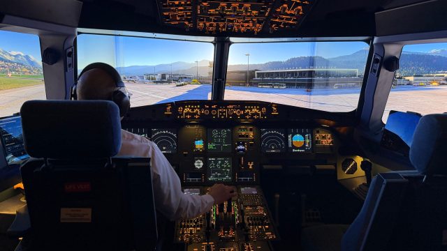 Infinity Simwings A320 Gatwick-2