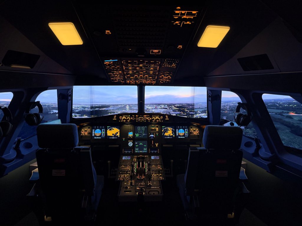 Infinity Simwings A320 Gatwick-4
