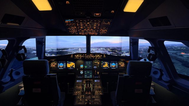 Infinity Simwings A320 Gatwick-4