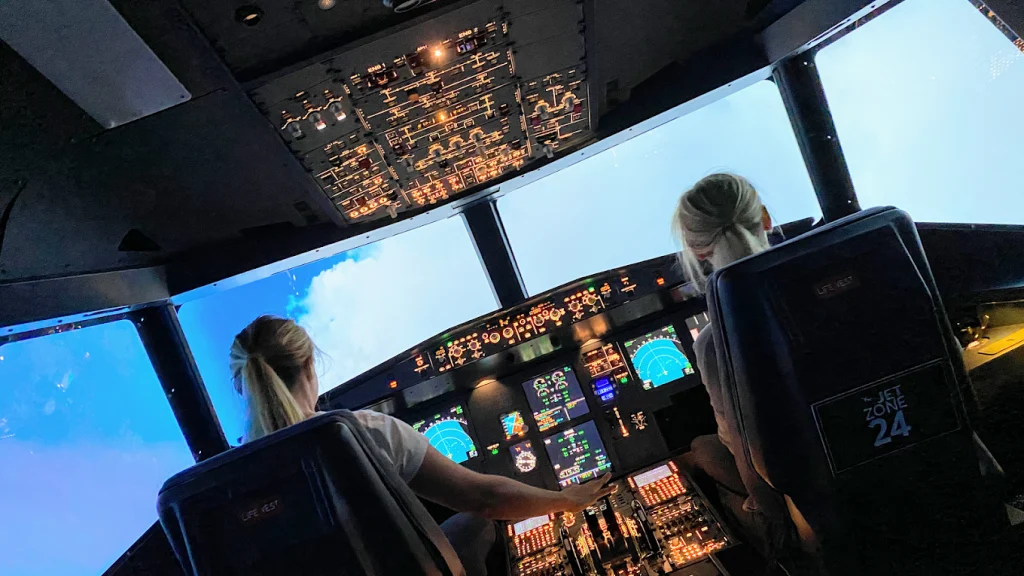 JetZone24 Warsaw Airbus A320, Diamond DA42 & AL250 Certified Flight Simulators-1
