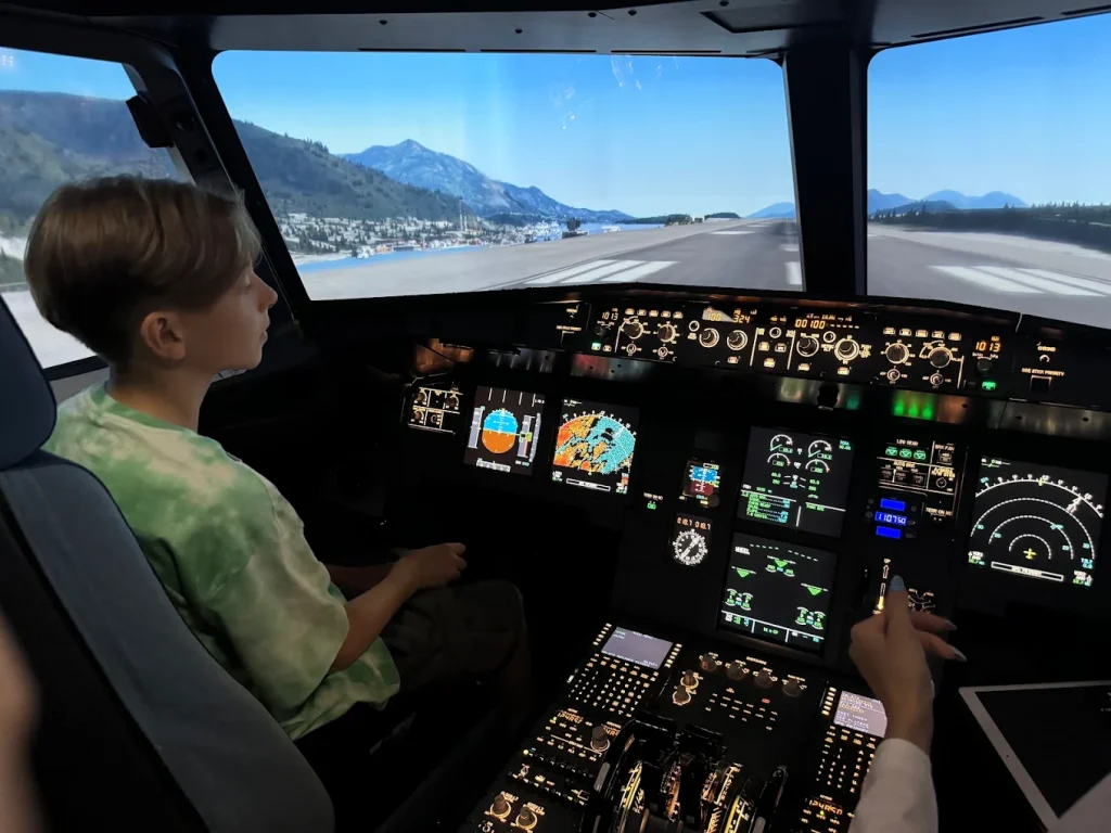 JetZone24 Warsaw Airbus A320, Diamond DA42 & AL250 Certified Flight Simulators-3