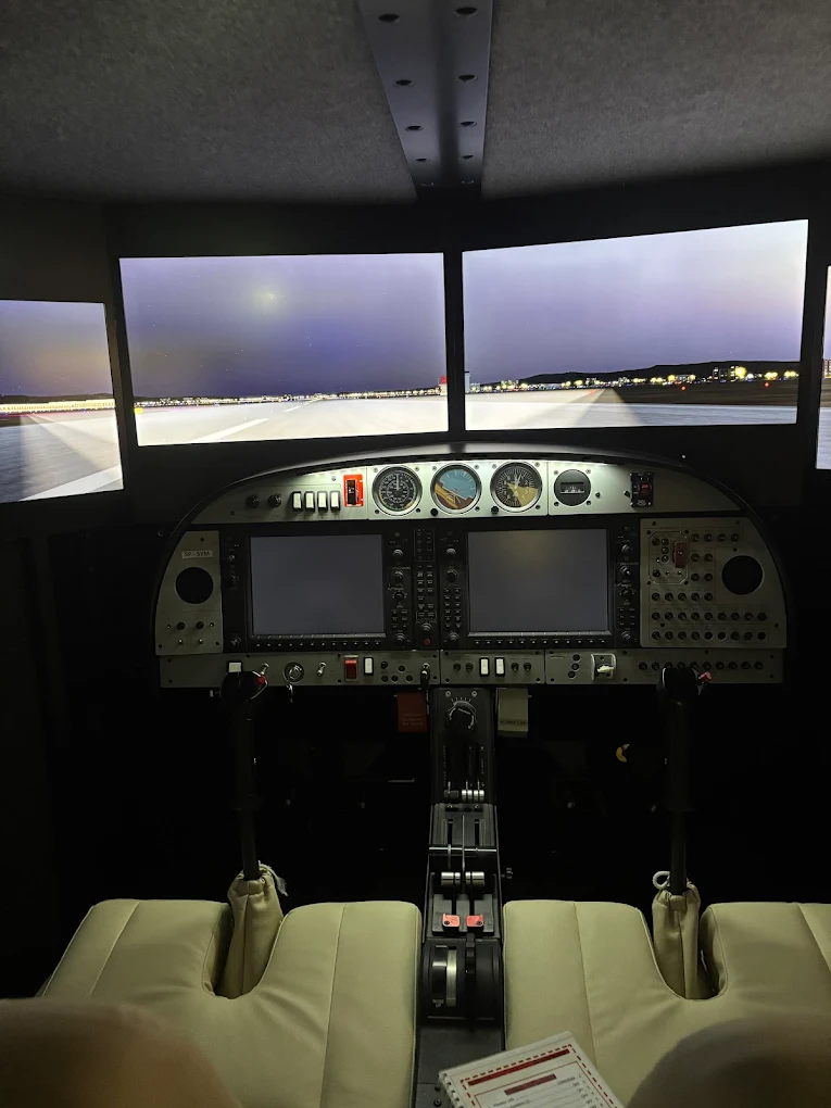 JetZone24 Warsaw Airbus A320, Diamond DA42 & AL250 Certified Flight Simulators-5
