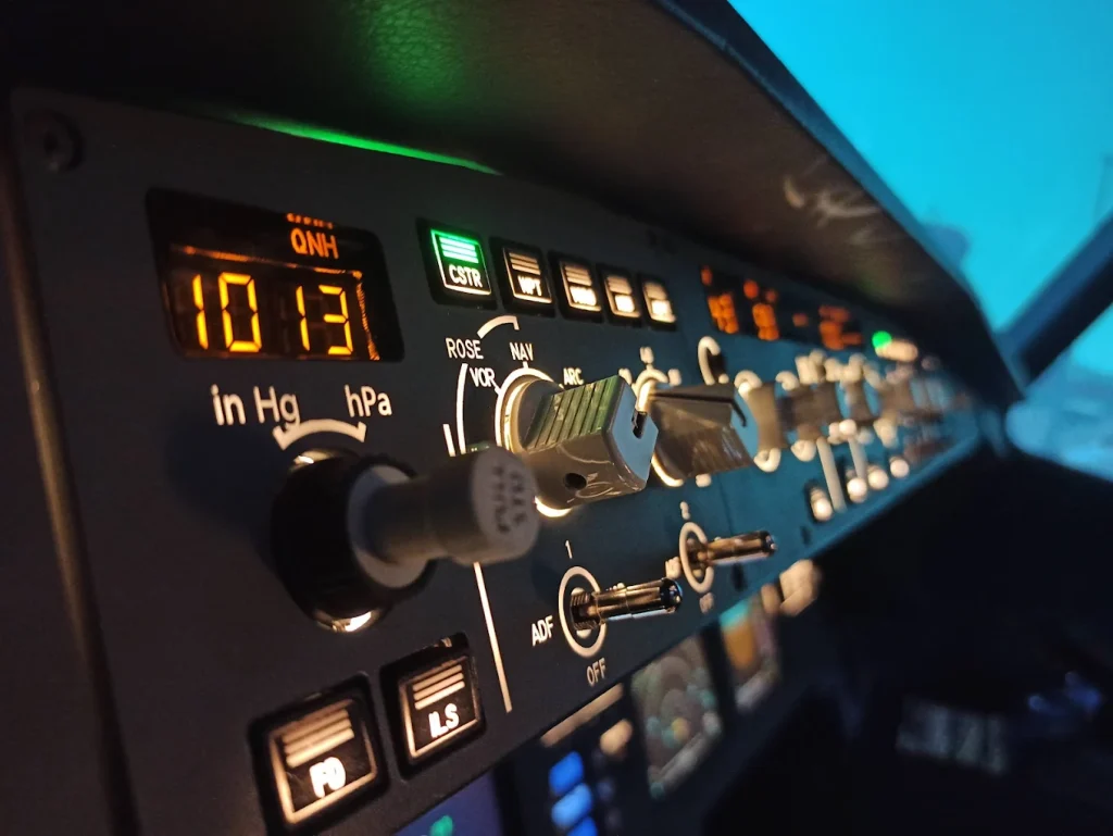 JetZone24 Warsaw Airbus A320, Diamond DA42 & AL250 Certified Flight Simulators-6