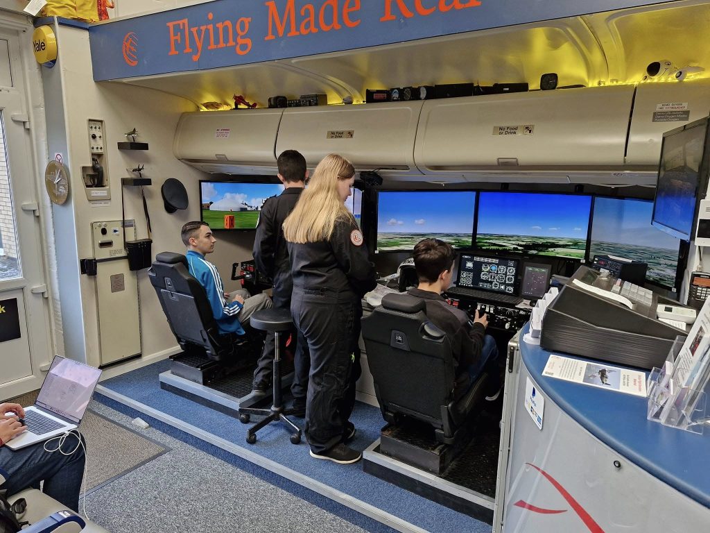 Sim2do Flight Simulator Centre Boeing 737, Spitfire & F-35-11