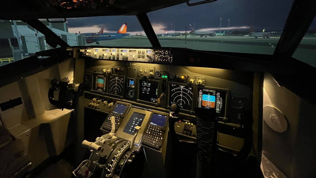 SimAir 737 Boeing 737-800 Flight Simulator Gloucestershire Airport-3