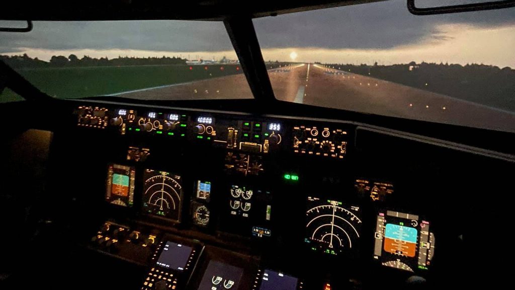 SimAir 737 Boeing 737-800 Flight Simulator Gloucestershire Airport-5