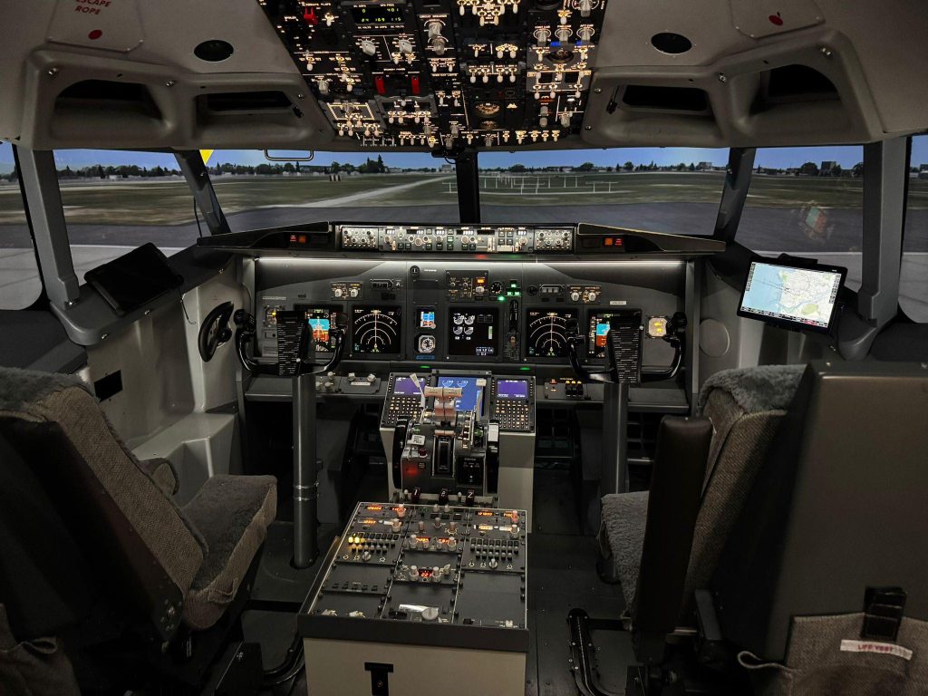 SimAir 737 Boeing 737-800 Flight Simulator Gloucestershire Airport-8
