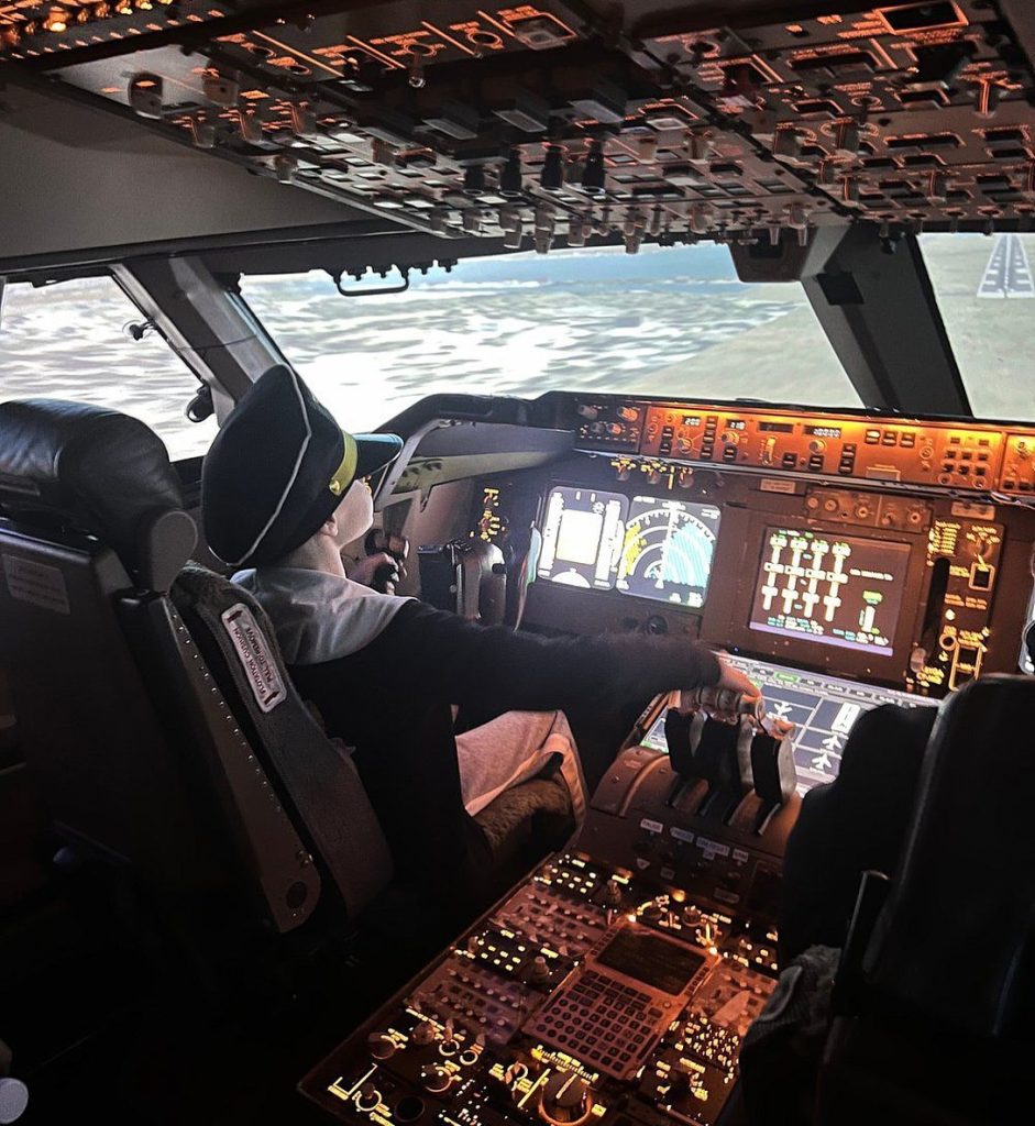 The Deck 747 Real Boeing 747-400 Flight Experience Manchester-4