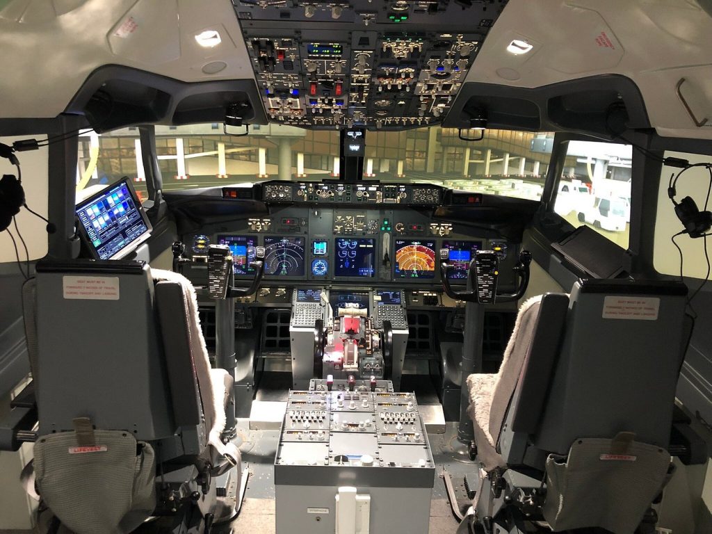 Top Aviator Marbella: Boeing 737-800 Flight Simulator in Puerto Banús