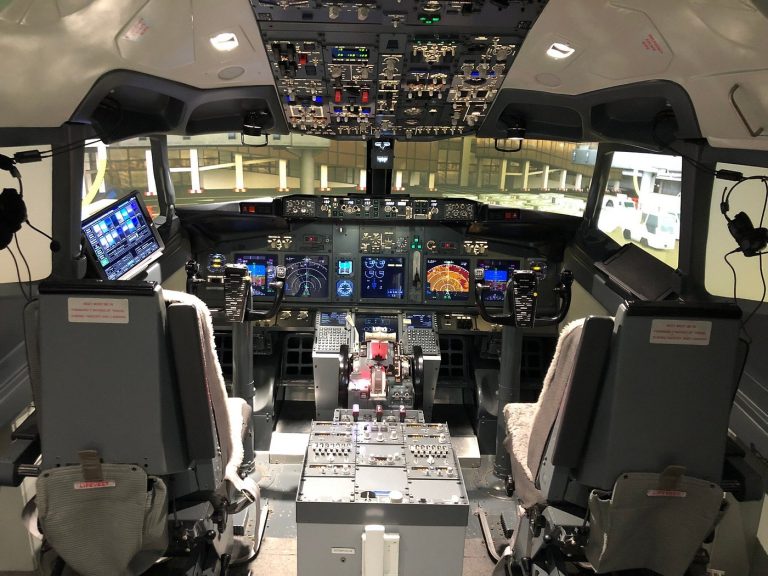 Top Aviator Marbella Boeing 737 800 Flight Simulator in Puerto Banus