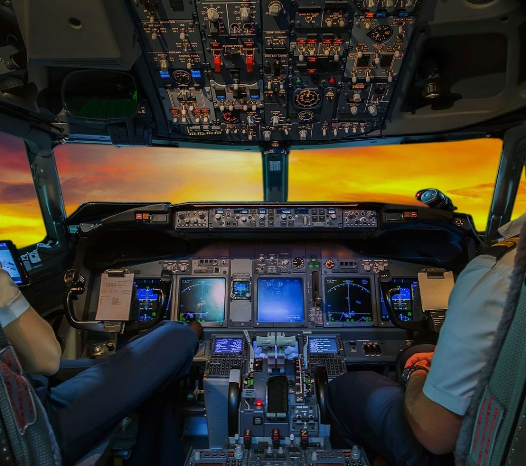 Top Aviator Marbella Boeing 737-800 Flight Simulator in Puerto Banús-2
