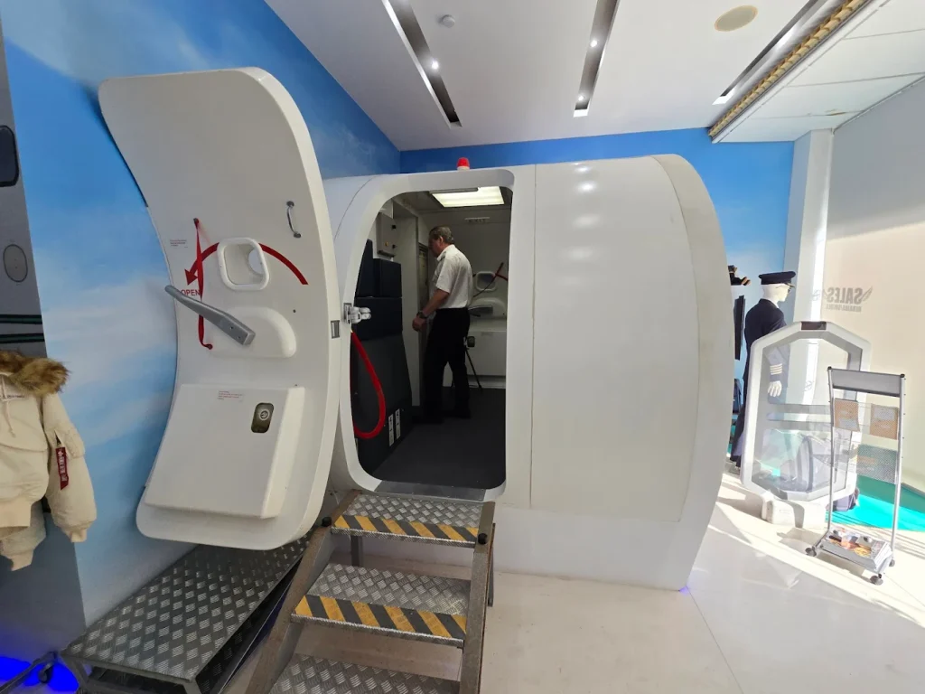 Top Aviator Marbella Boeing 737-800 Flight Simulator in Puerto Banús-4
