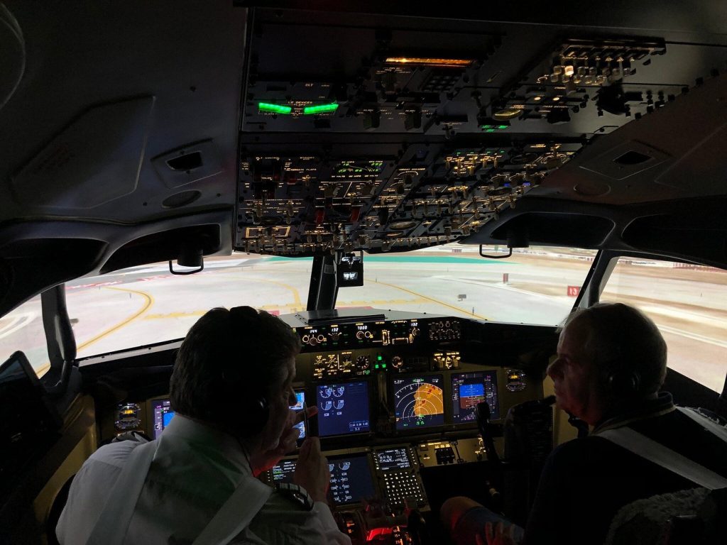 Top Aviator Marbella Boeing 737-800 Flight Simulator in Puerto Banús-9