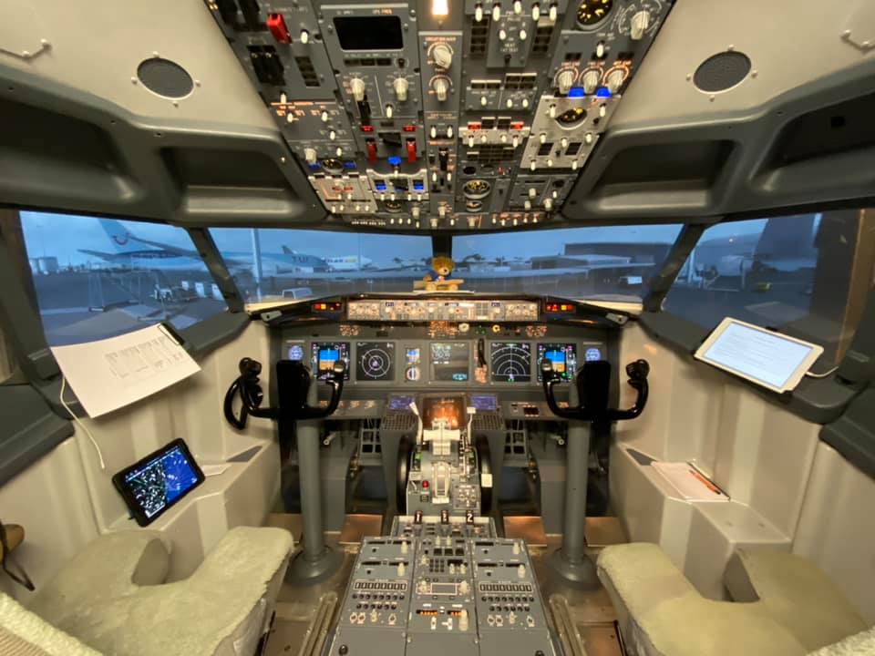 Velocity Flight Training Boeing 737-800 NG Experience Gloucester-11