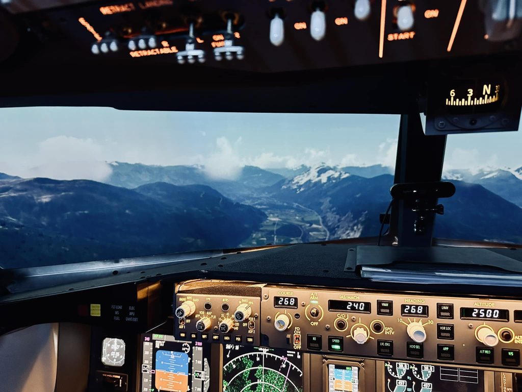 Velocity Flight Training Boeing 737-800 NG Experience Gloucester-2