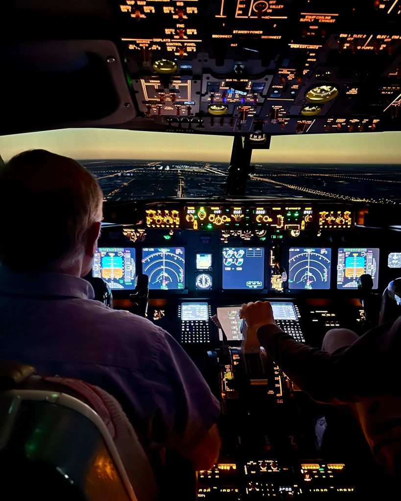 Velocity Flight Training Boeing 737-800 NG Experience Gloucester-3