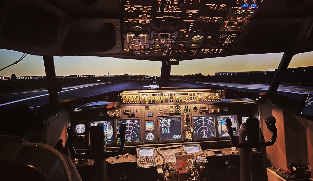 Velocity Flight Training Boeing 737-800 NG Experience Gloucester-4