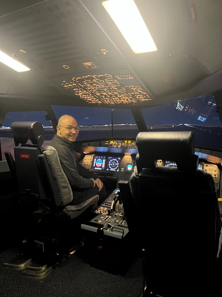AviaSim Edmonton Airbus A320 Flight Simulator at DoubleTree by Hilton West Edmonton-4