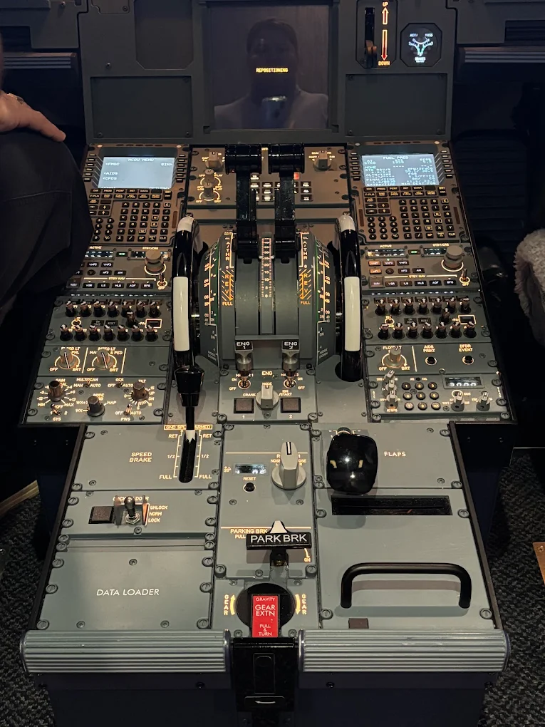 AviaSim Edmonton Airbus A320 Flight Simulator at DoubleTree by Hilton West Edmonton-5