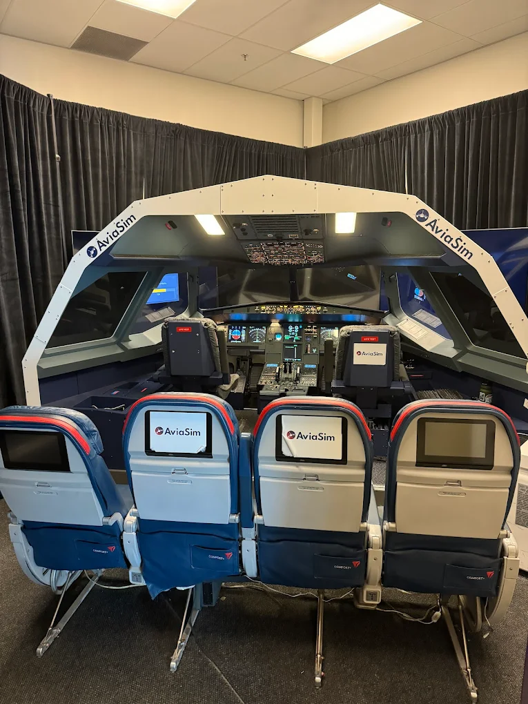 AviaSim Montreal Boeing 737-800 & Airbus A320 Flight Simulators at Marriott Montreal Airport-4