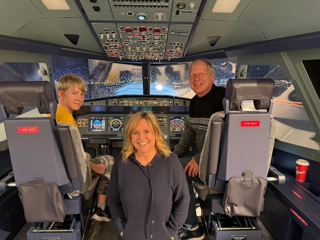 AviaSim Winnipeg Airbus A320 Flight Simulator — Gateway to the Royal Aviation Museum-6