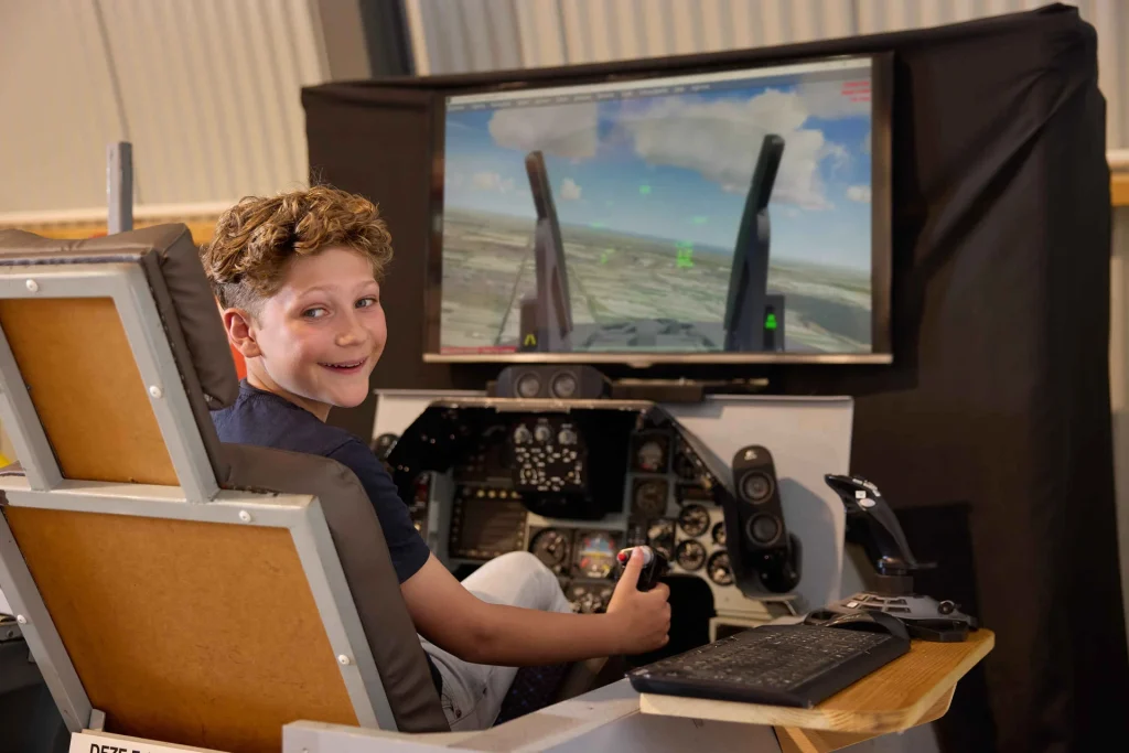 Aviodrome Aviation Museum Lelystad Boeing 737, F-16, Starfighter & Diamond DA40 Simulators-2