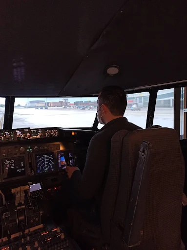 Dreamflight737 Flight Simulator Istanbul Boeing 737 Cockpit Experience in Bakirkoy