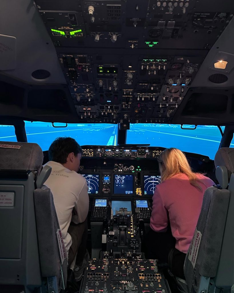 Dreamflight737 Flight Simulator Istanbul Boeing 737 Cockpit Experience in Bakirkoy