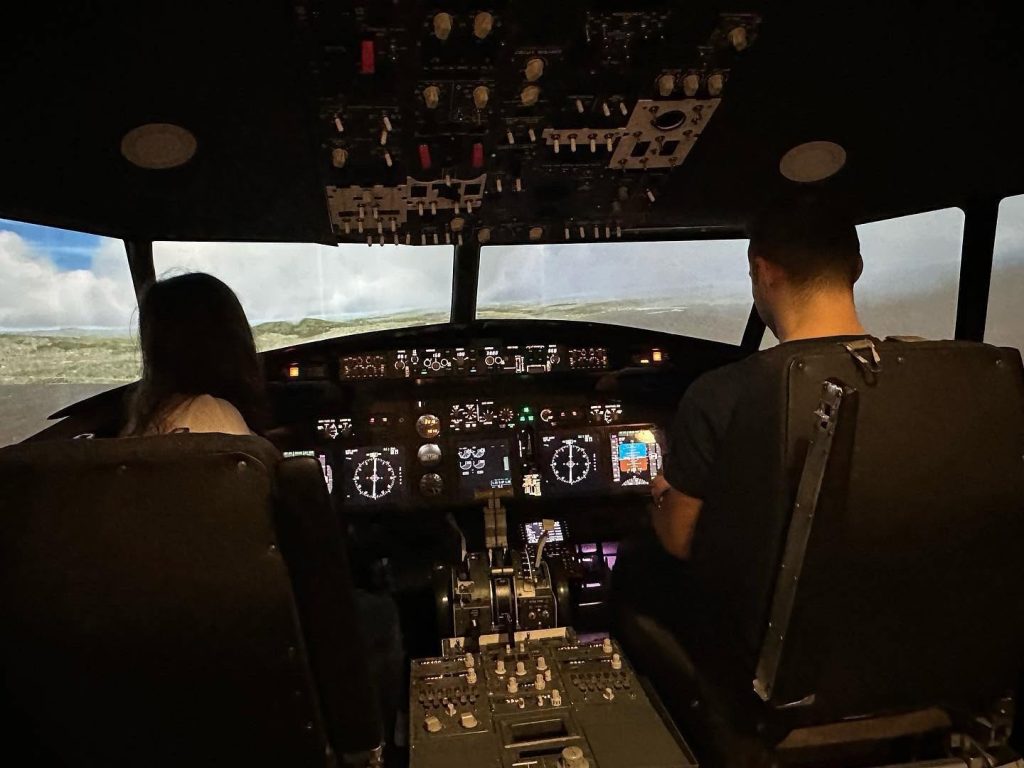 Dreamflight737 Flight Simulator Istanbul Boeing 737 Cockpit Experience in Bakirkoy