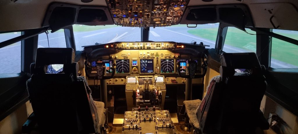 Flight Simulations Norway Oslo Boeing 737 Cockpit Experience in Dal-2