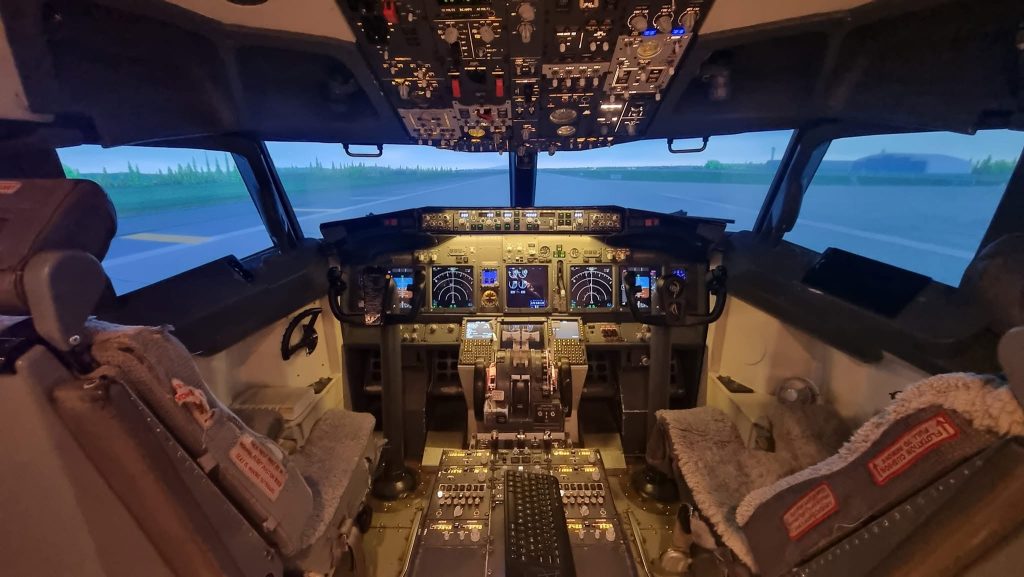Flight Simulations Norway Oslo Boeing 737 Cockpit Experience in Dal-4