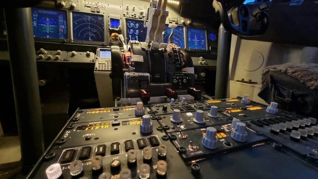 Flight Simulations Norway Oslo Boeing 737 Cockpit Experience in Dal-7