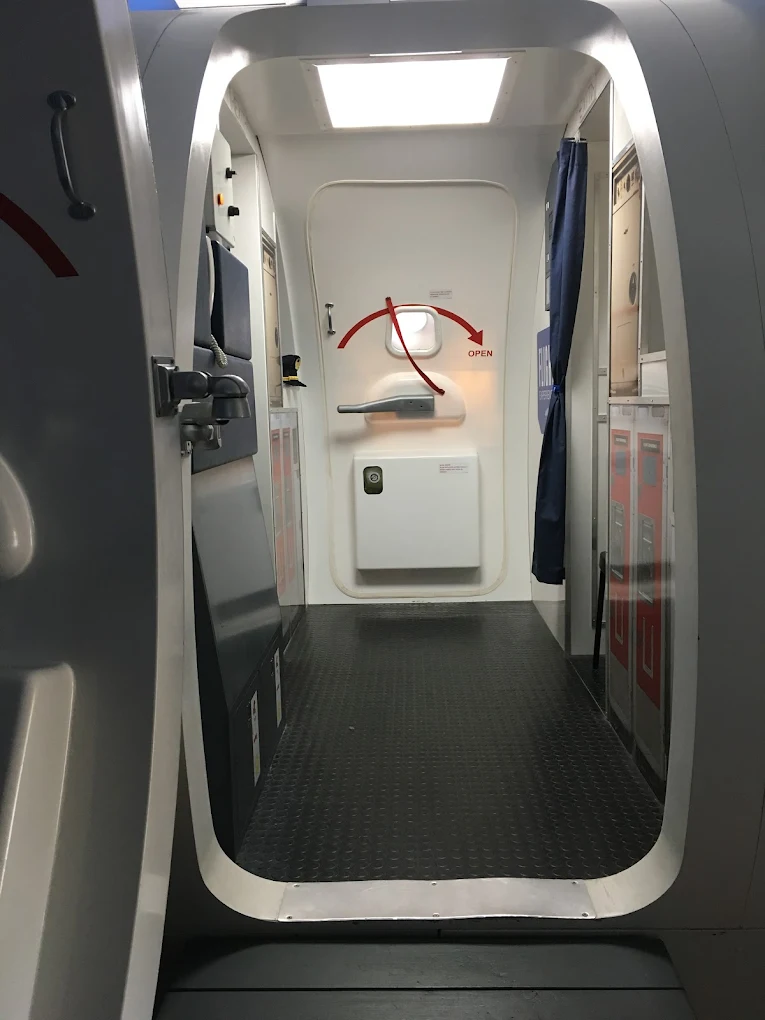 FlightX Perth Boeing 737 & FA-18 VR Simulators in Northbridge-8