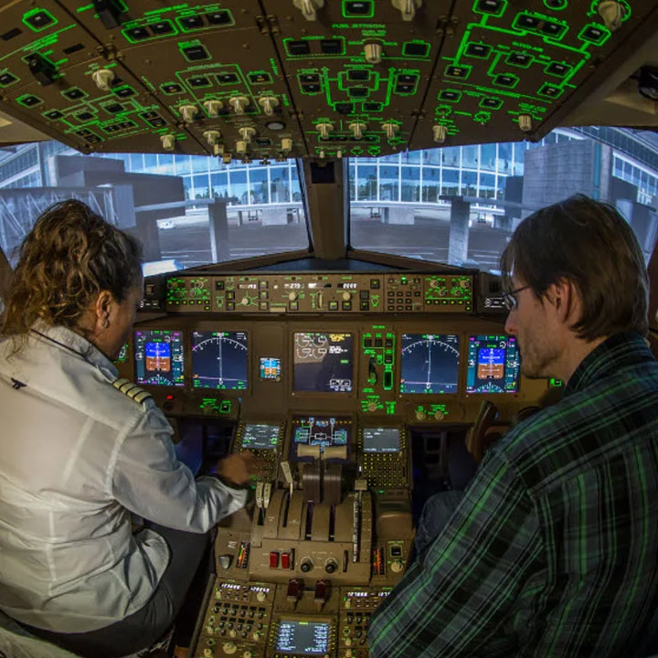 Flightbase Attikon Boeing 737-800NG Flight Simulators near Winterthur — Three Sim Options-1