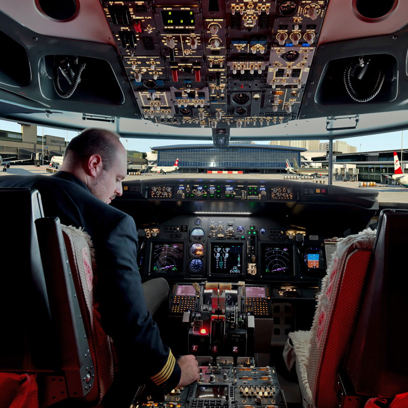 Flightbase Attikon Boeing 737-800NG Flight Simulators near Winterthur — Three Sim Options-3