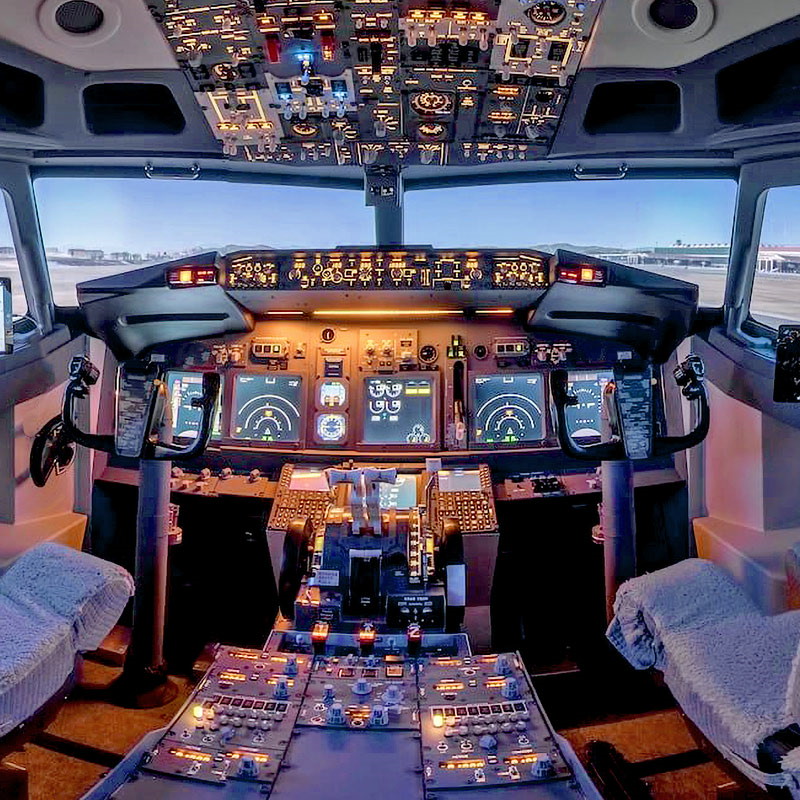 Flightbase Attikon: Boeing 737-800NG Flight Simulators near Winterthur — Three Sim Options