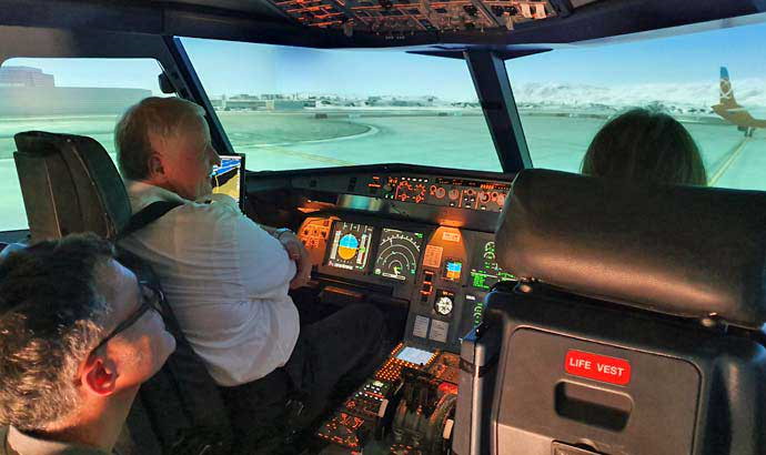 Flightbase Bern: Airbus A320 Flight Simulator in Münchenwiler near Bern