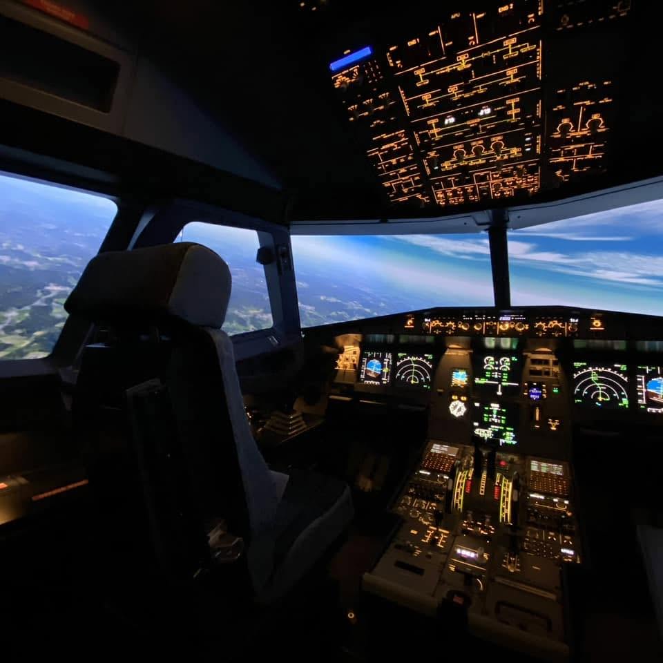 Flighthour Oberhausen Airbus A320 Flight Simulator in the Ruhr Valley-3