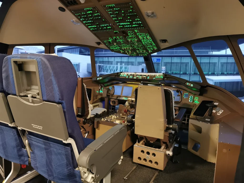 Fly & Race Simulations Zurich Boeing 777 Flight Simulator — 5 Minutes from Zurich HB-5