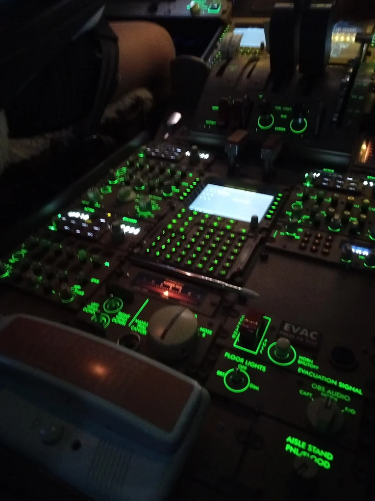 Fly & Race Simulations Zurich Boeing 777 Flight Simulator — 5 Minutes from Zurich HB-6