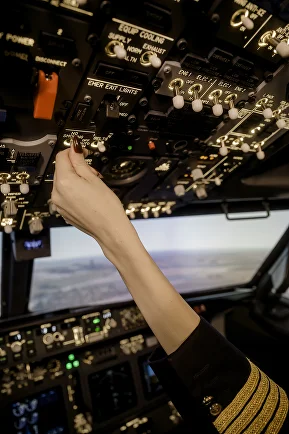 FlyOne Flight Simulator Bratislava Boeing 737 Cockpit Experience in Old Town-4
