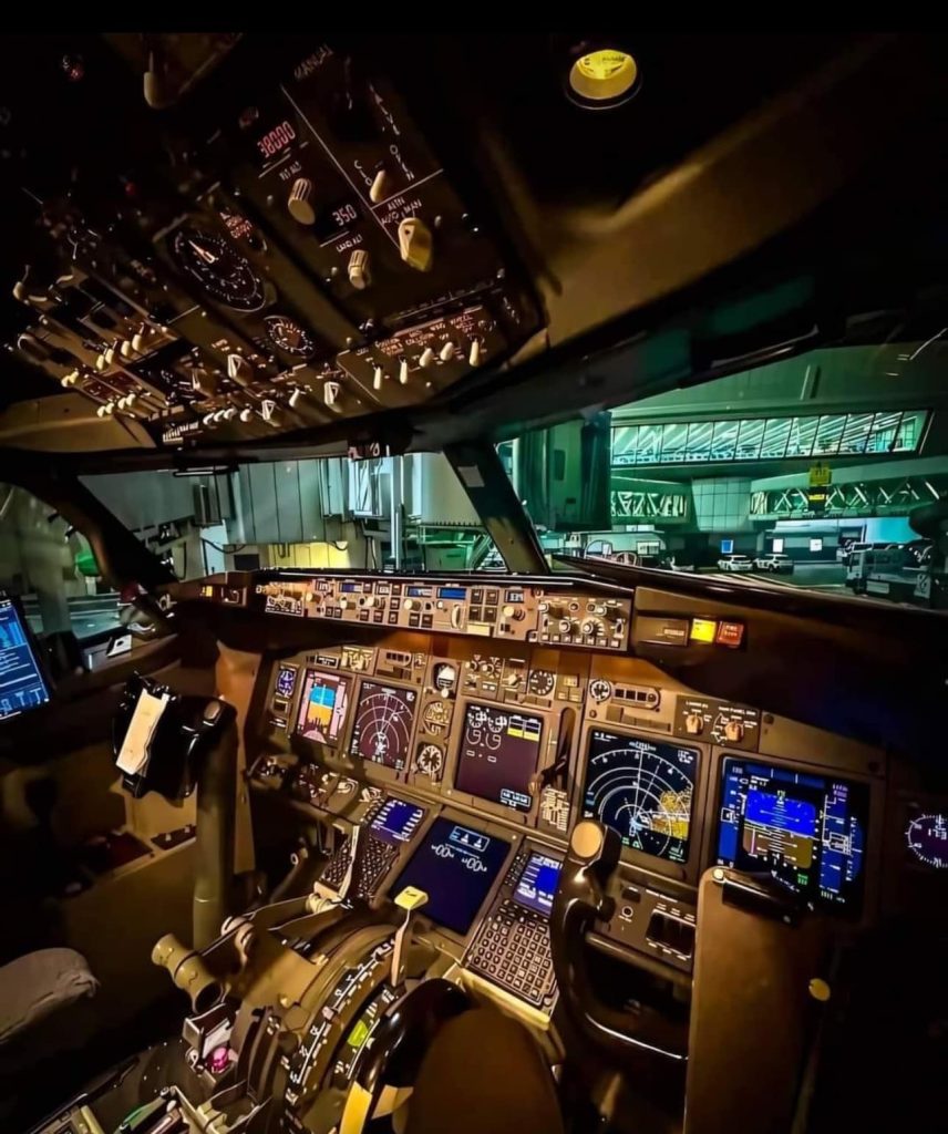 JETex Flight Simulator Christchurch Boeing 737 Cockpit Experience in Avonhead-9
