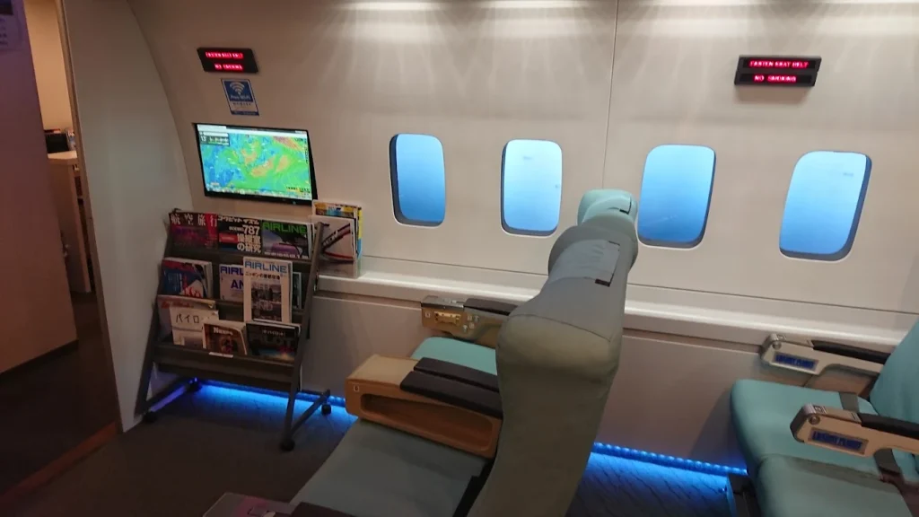 LUXURY FLIGHT Flight Simulator Haneda Multi-Aircraft Cockpit Experience at Tokyo Airport-1