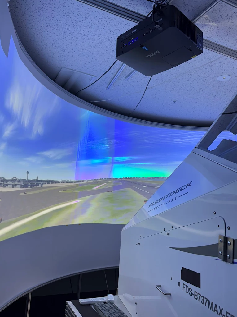 LUXURY FLIGHT Flight Simulator Haneda Multi-Aircraft Cockpit Experience at Tokyo Airport-5