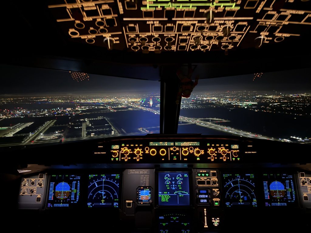 SimFlying Aalsmeer Airbus A320 & Boeing 737 Simulators near Amsterdam Schiphol-1
