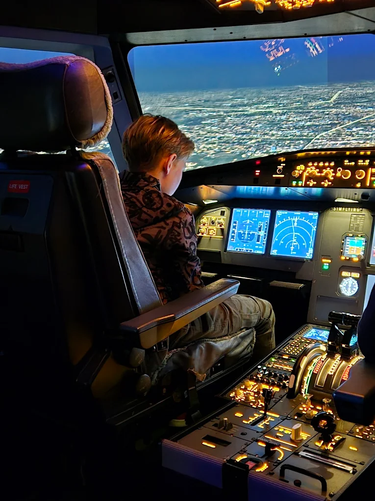 SimFlying Aalsmeer Airbus A320 & Boeing 737 Simulators near Amsterdam Schiphol-7