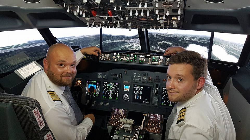 Simulator Centrum Bratislava Boeing 737 & Piper Seneca Cockpit Experience in Prievoz-1